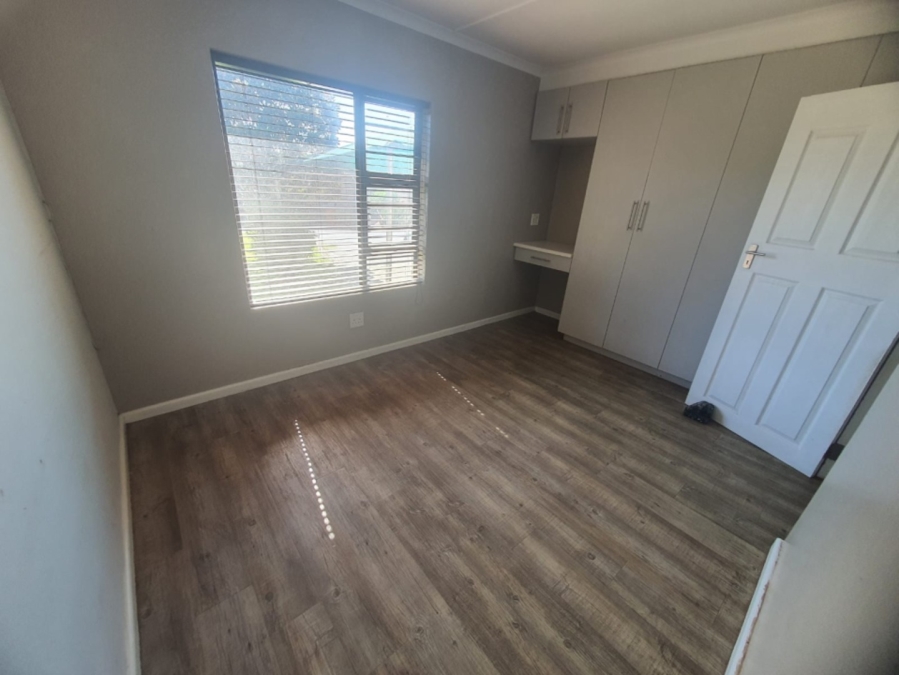 To Let 3 Bedroom Property for Rent in Cove Rock Eastern Cape